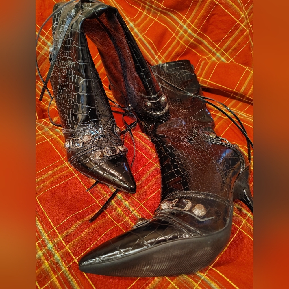 Black Faux Crocodile-Patterned Boots size 8